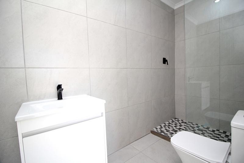 5 Bedroom Property for Sale in Fraaiuitsig Western Cape